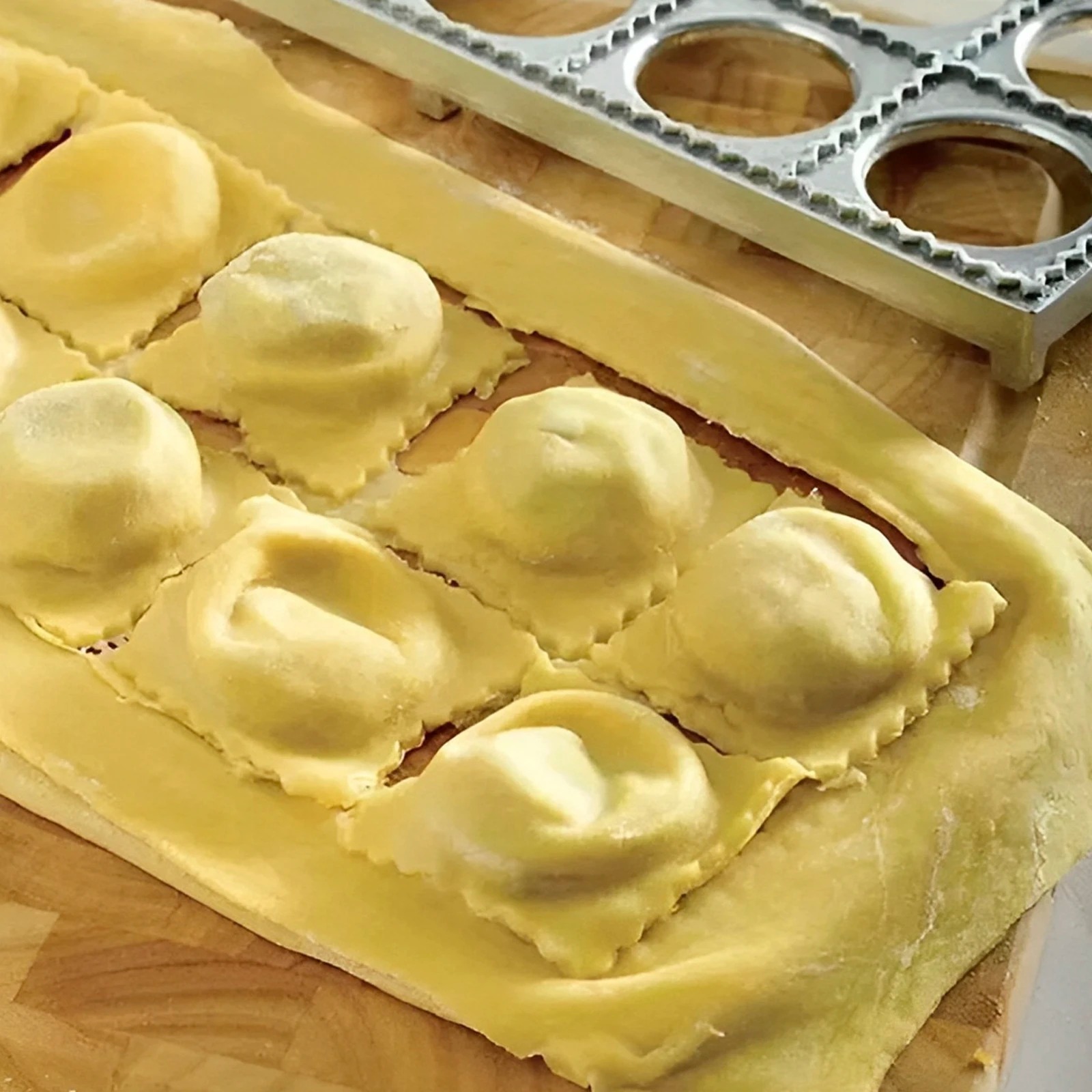 Dumpling Mold 12 Holes Ravioli - огляд і ціна Kitchen Gadgets You Need